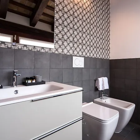 梅卡托维奇奥豪华套房酒店 4*